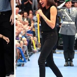 Frame Mid Rise Skinny Ankle Jeans in Film Noir Size 27 ASO Meghan Markle